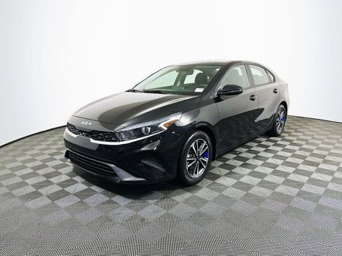 Used 2023 Kia Forte LXS w/ LXS Technology Package image 4