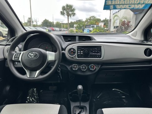 Used 2012 Toyota Yaris L image 30