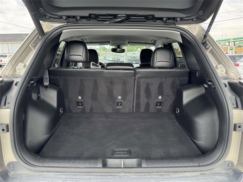Used 2019 Jeep Cherokee Latitude Plus w/ Comfort/Convenience Group image 17
