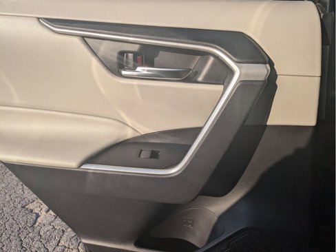 Used 2021 Toyota RAV4 XLE image 30