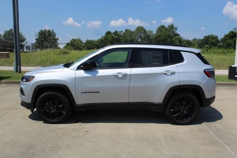 New 2025 Jeep Compass Latitude w/ Altitude Special Edition image 2