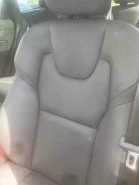 Certified 2025 Volvo XC60 B5 Plus image 2