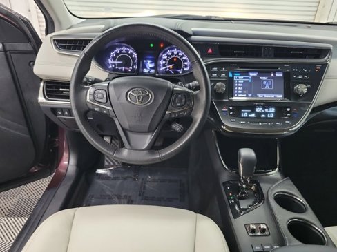 Used 2018 Toyota Avalon XLE image 12