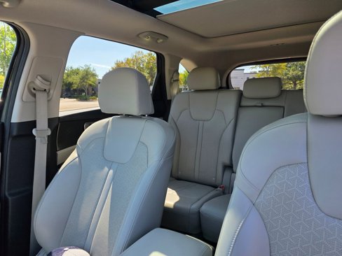 Used 2022 Kia Sorento S w/ Panoramic Sunroof Package image 13