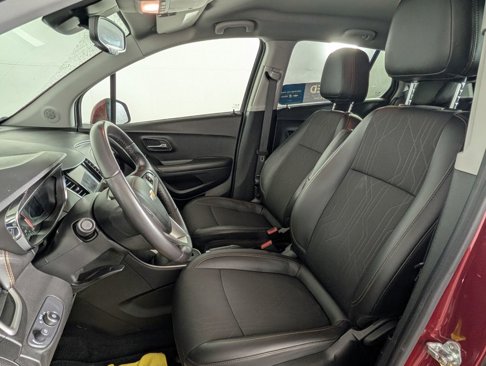 Certified 2022 Chevrolet Trax LT w/ LT Convenience Package image 16