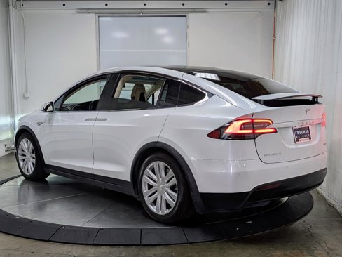Used 2016 Tesla Model X 75D image 6
