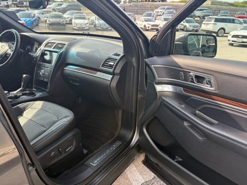 Used 2017 Ford Explorer Limited image 8