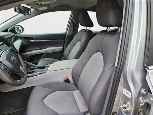 Used 2020 Toyota Camry LE image 16