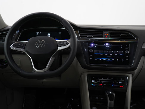 Used 2022 Volkswagen Tiguan SE image 12
