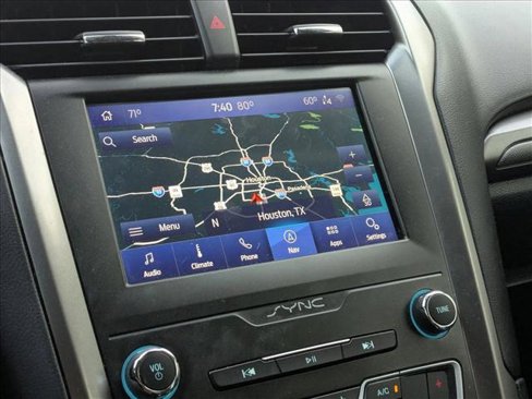 Used 2020 Ford Fusion SE image 12