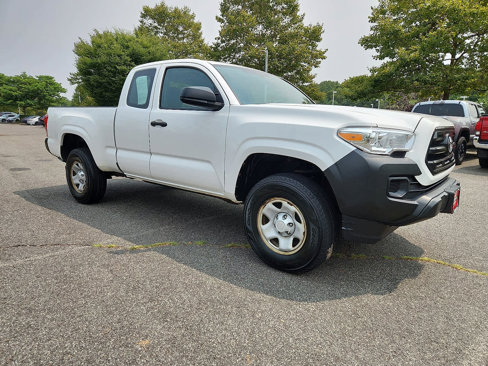 Certified 2017 Toyota Tacoma SR image 4