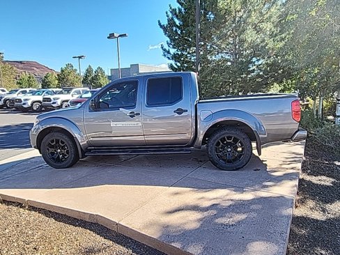 Used 2021 Nissan Frontier SV w/ Midnight Edition Floor Mats image 10