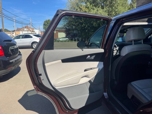 Used 2017 Kia Sorento SX image 14