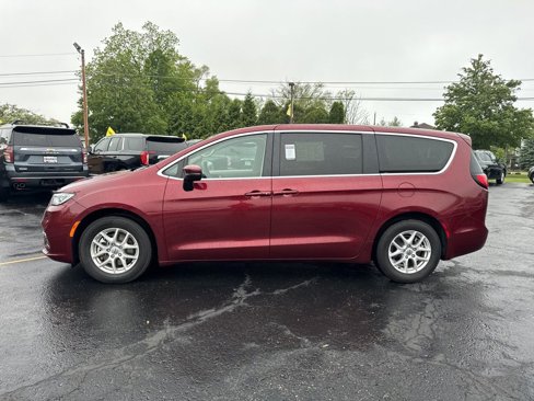 Used 2023 Chrysler Pacifica Touring-L image 10