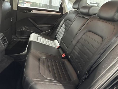 Used 2013 Volkswagen Passat 3.6 SE image 19