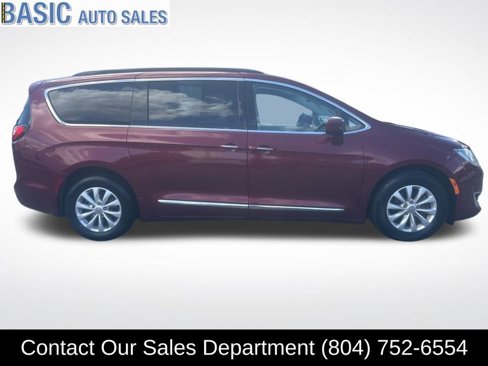 Used 2017 Chrysler Pacifica Touring-L image 5