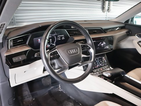 Used 2022 Audi e-tron Premium image 17