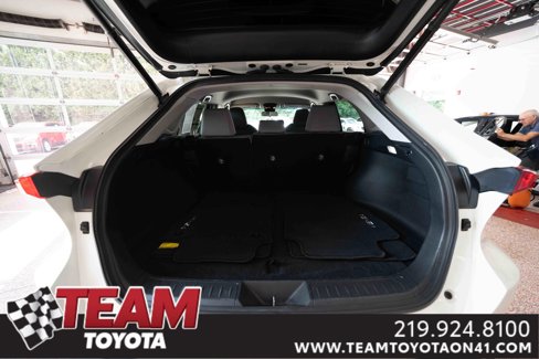Used 2021 Toyota Venza LE image 28