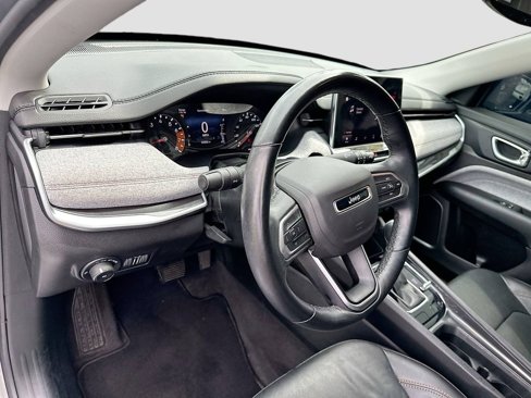 Used 2022 Jeep Compass Latitude image 10
