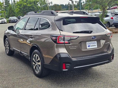 Used 2022 Subaru Outback Premium image 5