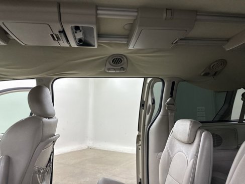 Used 2005 Chrysler Town & Country Limited image 24