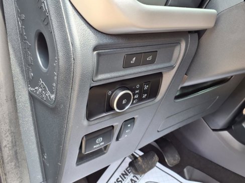 Used 2024 Ford Expedition XLT image 15