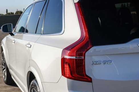 Used 2022 Volvo XC90 T6 Momentum w/ Protection Package Premier image 7