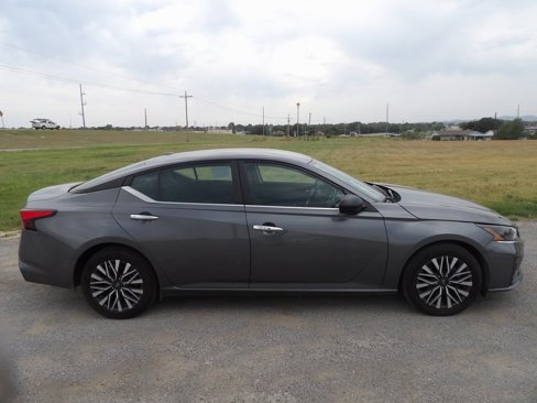 Used 2024 Nissan Altima 2.5 SV image 5