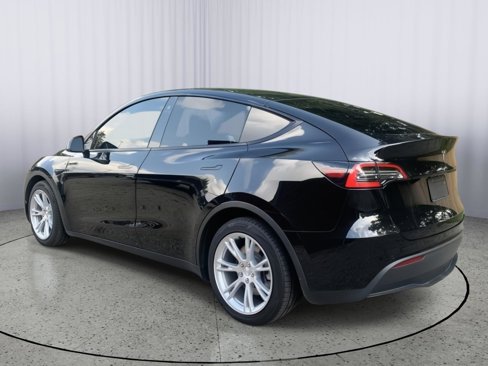 Used 2021 Tesla Model Y Long Range image 5