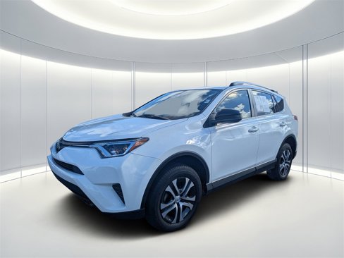 Used 2018 Toyota RAV4 LE image 7