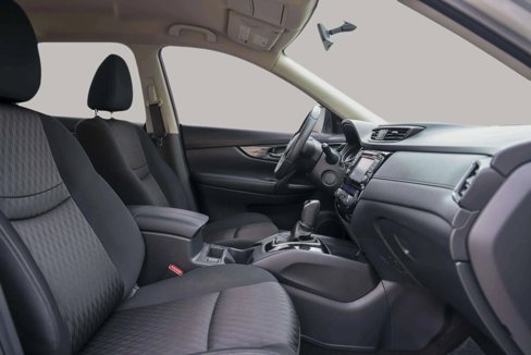 Used 2017 Nissan Rogue SV w/ SV Premium Package image 30