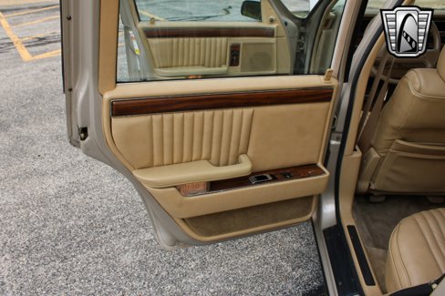 Used 1989 Chrysler New Yorker image 16