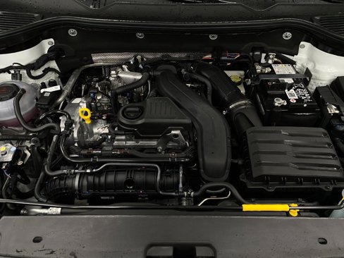 New 2025 Volkswagen Taos SE image 10