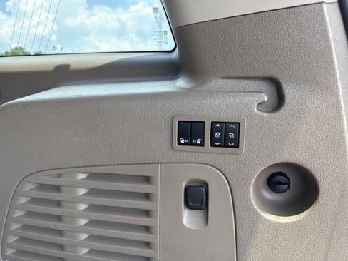Used 2017 Chevrolet Suburban Premier image 18