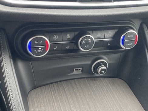 Used 2023 Alfa Romeo Stelvio Ti image 31