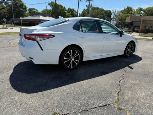 Used 2019 Toyota Camry SE image 6