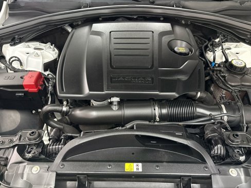 Used 2018 Jaguar F-PACE Premium image 31