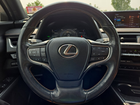 Used 2019 Lexus UX 250h image 18