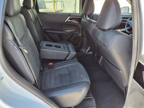 Used 2022 Mitsubishi Outlander SE image 10