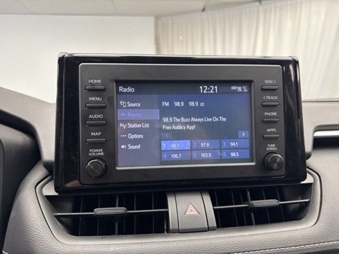 Used 2019 Toyota RAV4 LE image 17