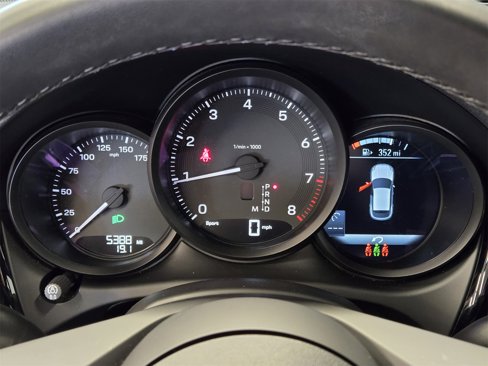 Certified 2025 Porsche Macan image 17