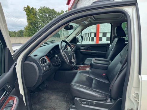 Used 2009 Chevrolet Avalanche LTZ image 11