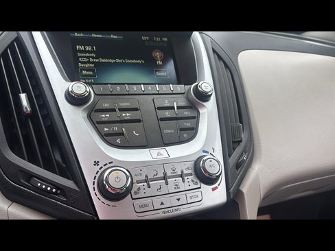 Used 2017 Chevrolet Equinox Premier image 18