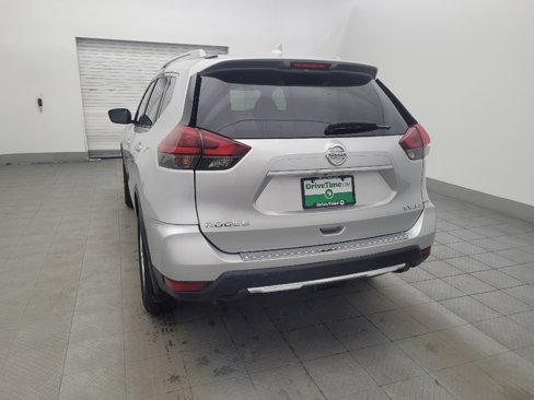 Used 2018 Nissan Rogue SV image 6