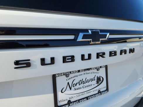 Used 2024 Chevrolet Suburban Z71 image 23