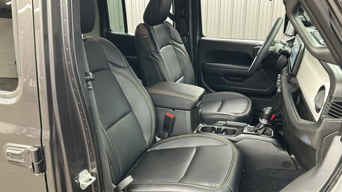 Used 2024 Jeep Wrangler Unlimited w/ Convenience Group image 34
