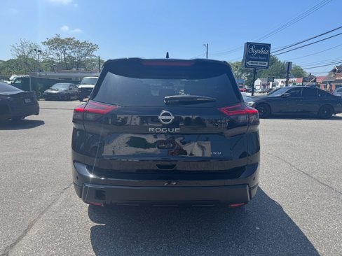 Used 2024 Nissan Rogue S image 11