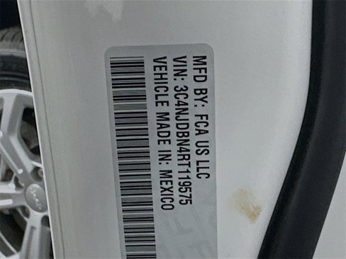 Used 2024 Jeep Compass Latitude image 28