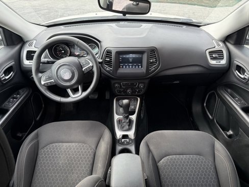Used 2019 Jeep Compass Sport image 18