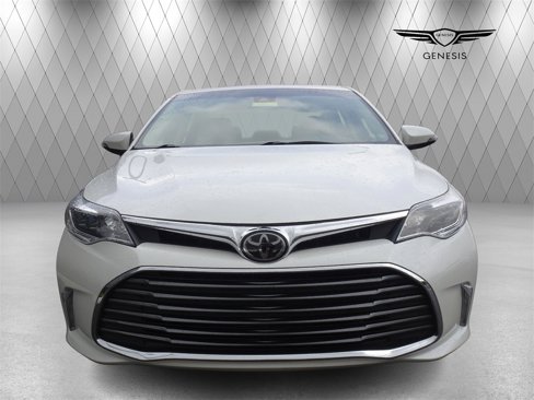 Used 2018 Toyota Avalon XLE Premium image 6